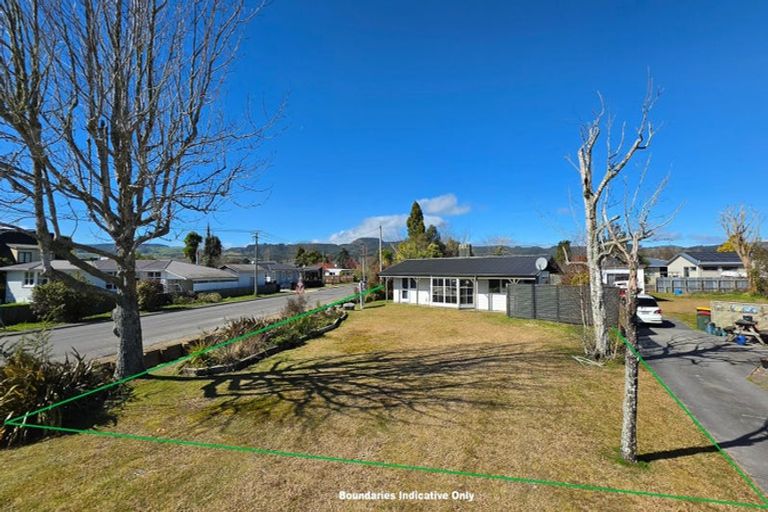 Photo of property in 20 Willow Avenue, Hannahs Bay, Rotorua, 3010