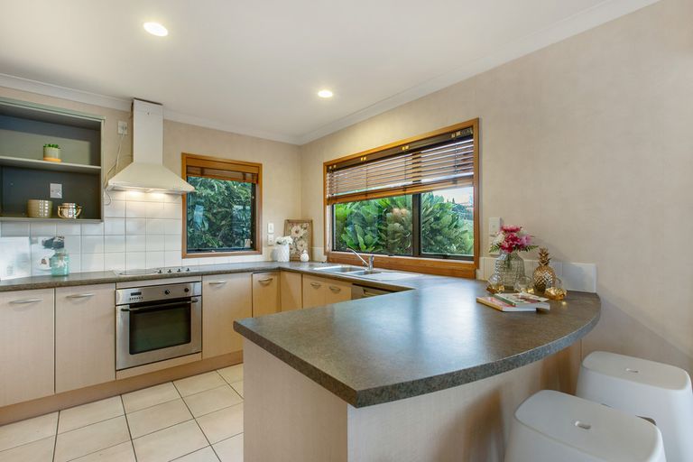 Photo of property in 132 Redoubt Road, Goodwood Heights, Auckland, 2105
