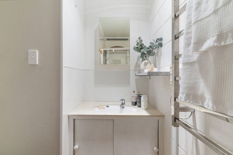 Photo of property in 10/66 Victoria Road, Devonport, Auckland, 0624