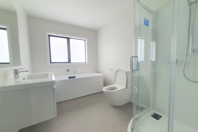 Photo of property in 1/1 Sutherland Avenue, Silverstream, Upper Hutt, 5019