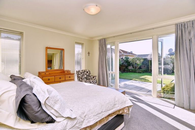 Photo of property in 8 Ross Place, Northwood, Christchurch, 8051