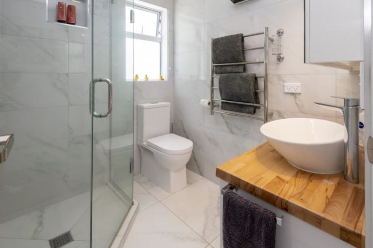 Photo of property in 70 Beach Road, Mellons Bay, Auckland, 2014