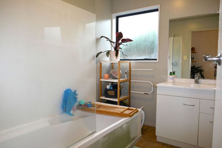 Photo of property in 95a Renown Road, Raumati South, Paraparaumu, 5032