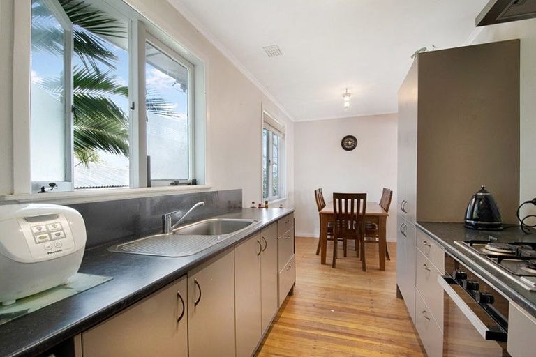 Photo of property in 18 Sherwood Avenue, Te Atatu South, Auckland, 0610