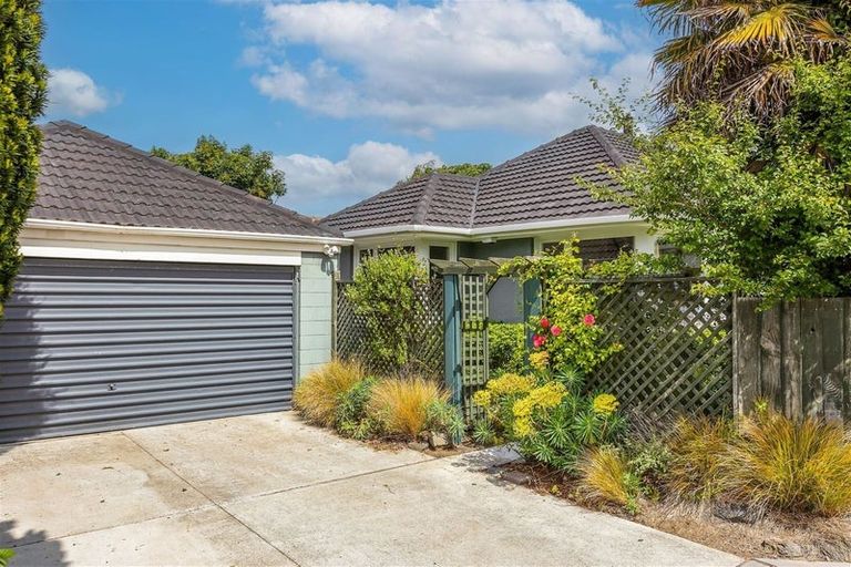 Photo of property in 1/73 Harris Crescent, Papanui, Christchurch, 8053