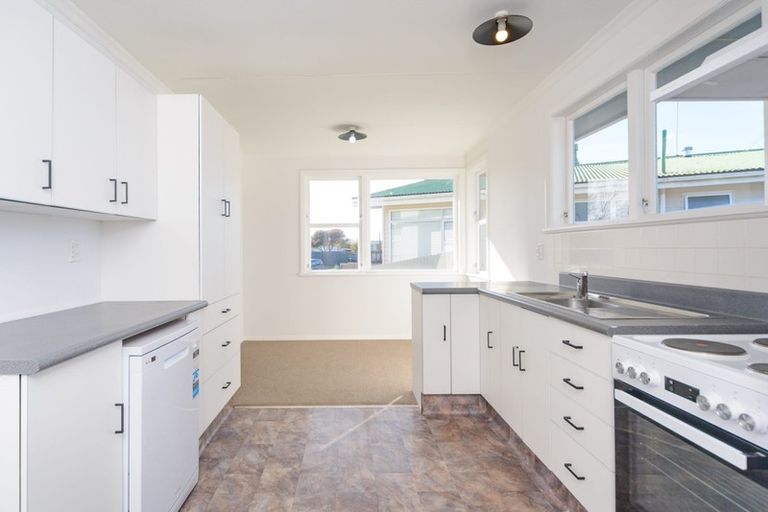 Photo of property in 24 Holdsworth Avenue, Milson, Palmerston North, 4414