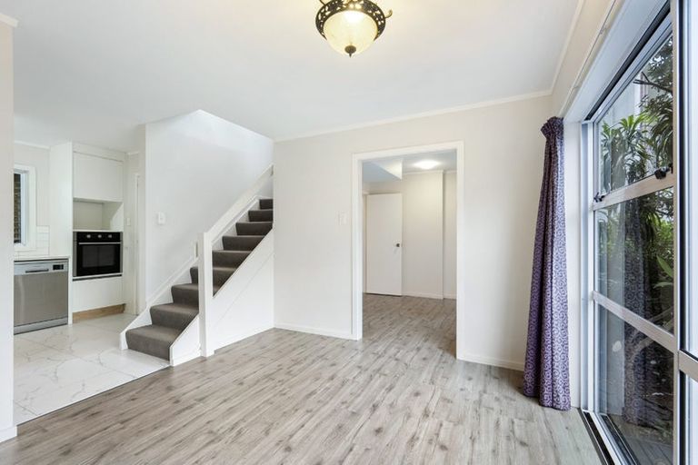 Photo of property in 2/5 Stanley Avenue, Milford, Auckland, 0620