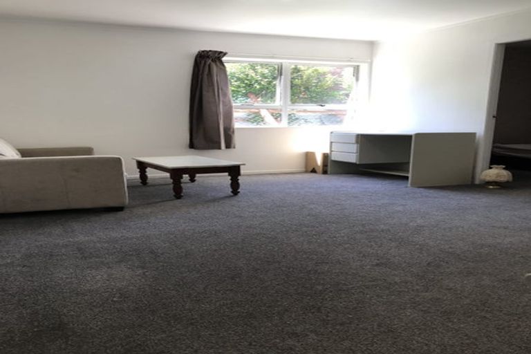 Photo of property in 1/44 Roberts Road, Glenfield, Auckland, 0629