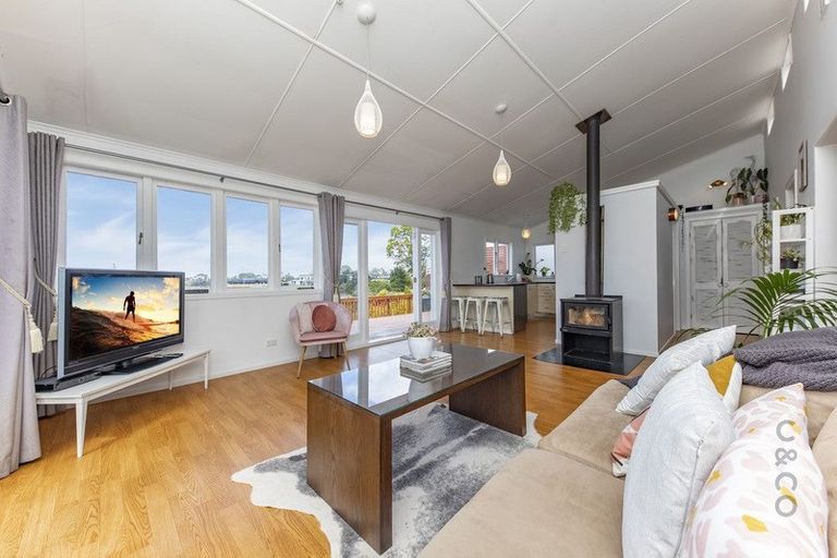 Photo of property in 18 Kent Terrace, Riverhead, 0820