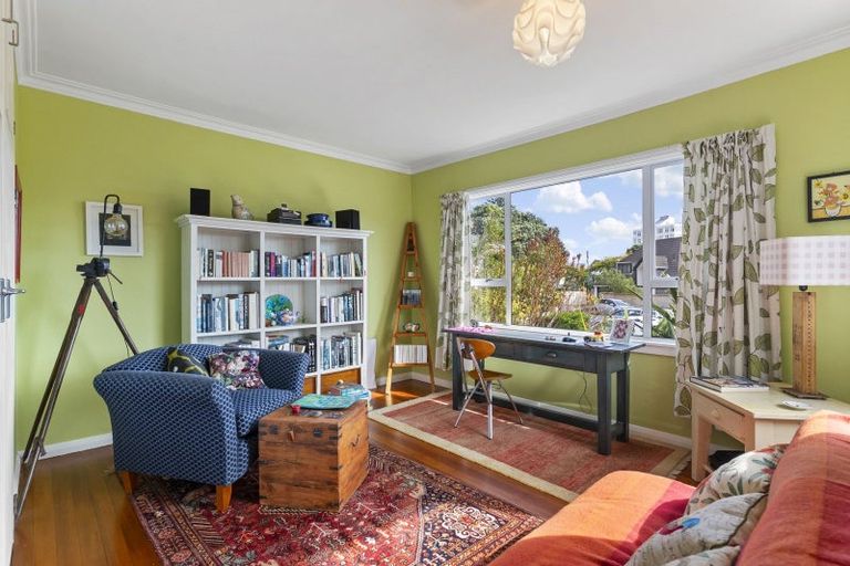 Photo of property in 137 Muritai Road, Eastbourne, Lower Hutt, 5013