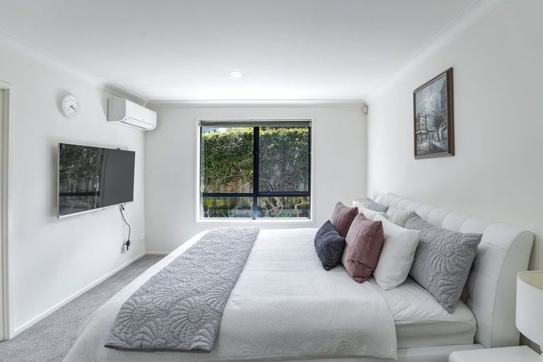 Photo of property in 4 Mahina Place, Te Atatu Peninsula, Auckland, 0610