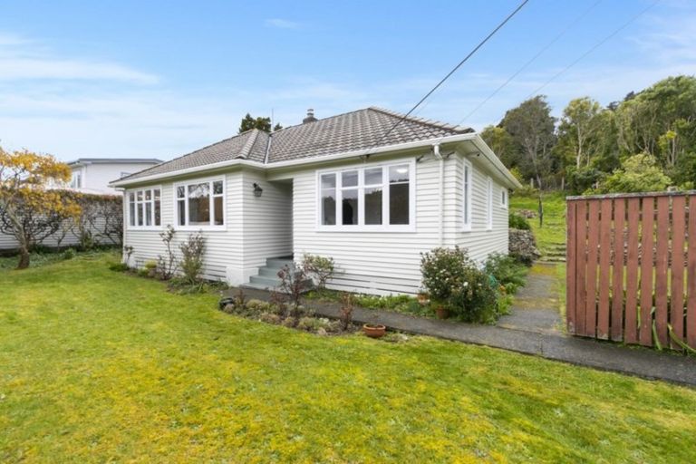 Photo of property in 15 Peel Place, Wainuiomata, Lower Hutt, 5014