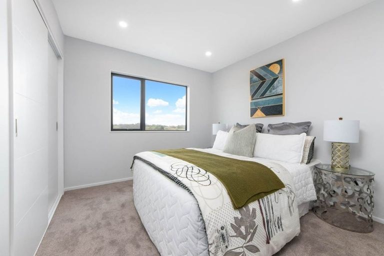 Photo of property in 30 Taipahitini Road, Rosehill, 2113