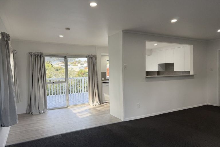 Photo of property in 27 Cedar Heights Avenue, Massey, Auckland, 0614