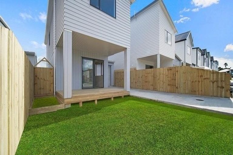 Photo of property in 9 Farranfore Road, Opaheke, Papakura, 2113