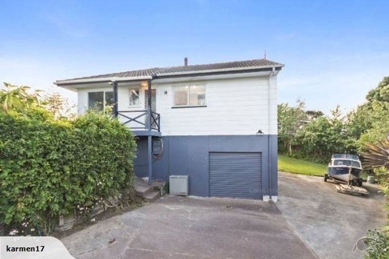 Photo of property in 11 Landsdale Place, Massey, Auckland, 0614