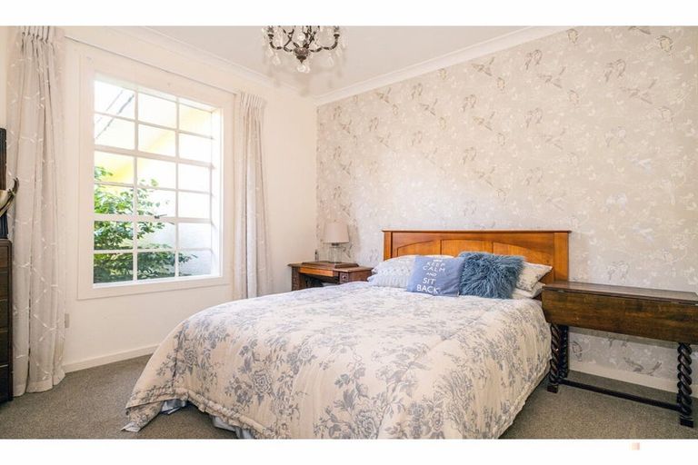 Photo of property in 72 Timaru Road, Waimate, 7924