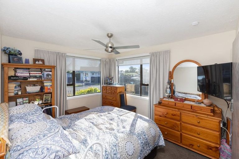 Photo of property in 3 Clipper Place, Redwood, Christchurch, 8051