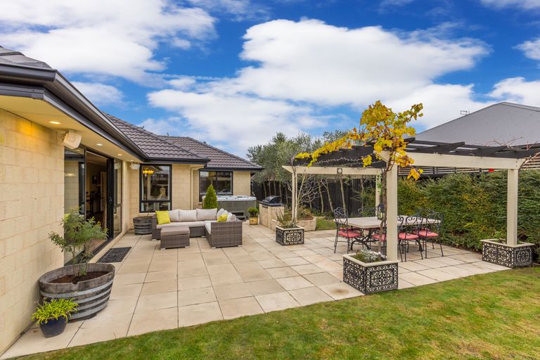 Photo of property in 21 Bernice Crescent, Yaldhurst, Christchurch, 8042