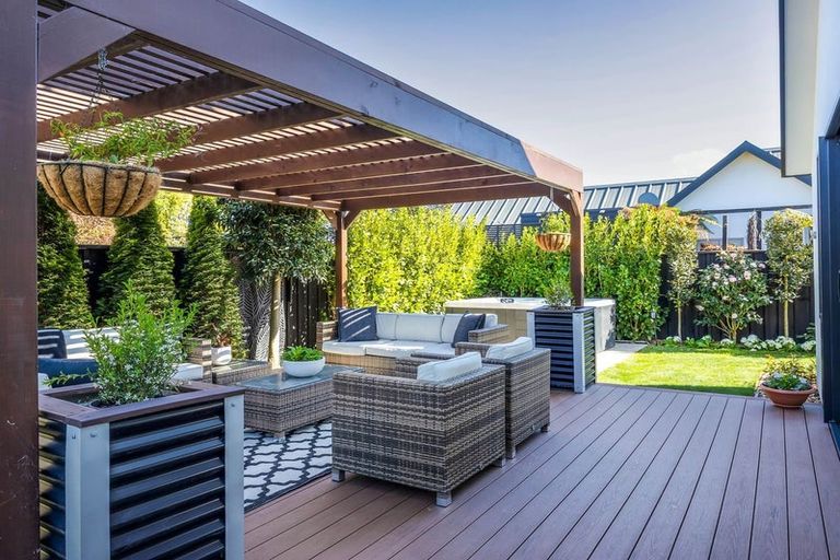 Photo of property in 6 Waitikiri Square, Parklands, Christchurch, 8083