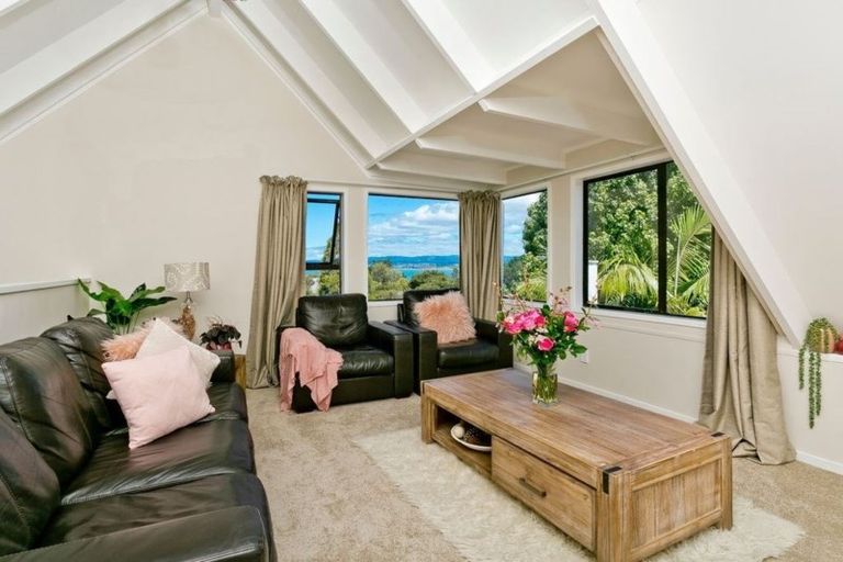 Photo of property in 2/74 Brigantine Drive, Beach Haven, Auckland, 0626