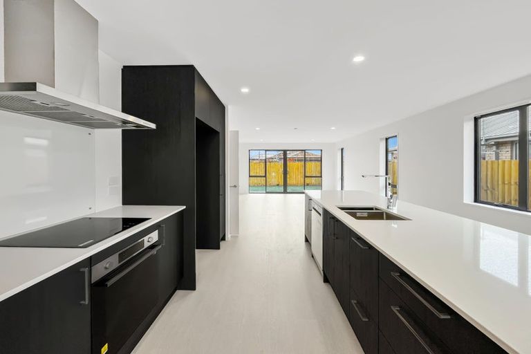 Photo of property in 35 Bill Hammond Drive, Belfast, Christchurch, 8051