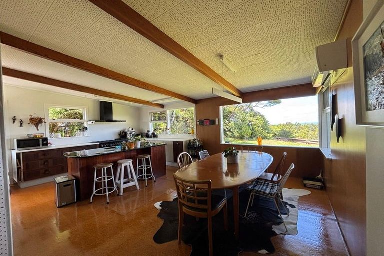 Photo of property in 274 Scenic Drive, Titirangi, Auckland, 0604