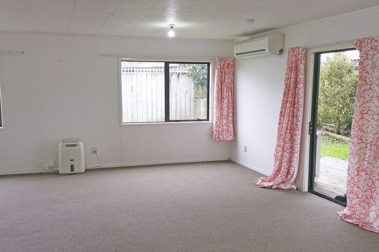 Photo of property in 7a Oteha Valley, Northcross, Auckland, 0632