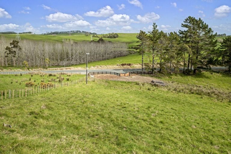 Photo of property in 3060 Kaipara Coast Highway, Glorit, 0984