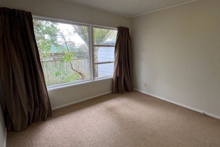 Photo of property in 4 Cromdale Avenue, Highland Park, Auckland, 2010