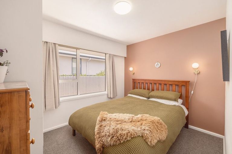 Photo of property in 6 Laing Crescent, Heathcote Valley, Christchurch, 8022