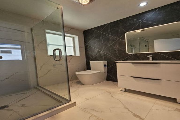 Photo of property in 12b Minaret Drive, Bucklands Beach, Auckland, 2014