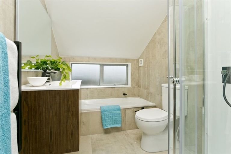 Photo of property in 356b East Coast Road, Sunnynook, Auckland, 0630