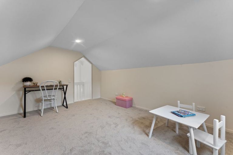 Photo of property in 2/1 Trelawny Place, Hillcrest, Auckland, 0627