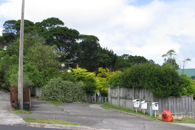 Photo of property in 15 Mallard Place, Unsworth Heights, Auckland, 0632
