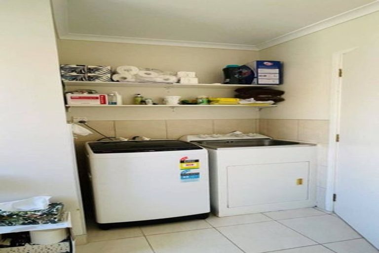 Photo of property in 12 Tyndrum Place, Highland Park, Auckland, 2010