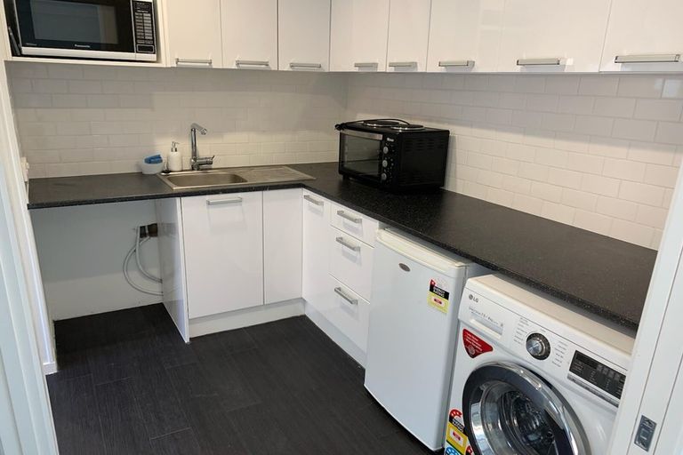 Photo of property in 1/18 Glenwood Avenue, Birkenhead, Auckland, 0626