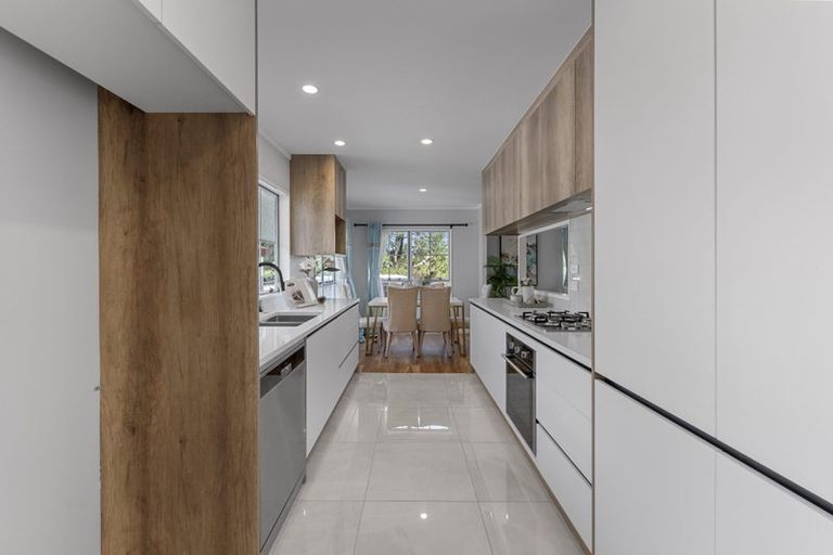 Photo of property in 12 Nedlands Place, Burswood, Auckland, 2013