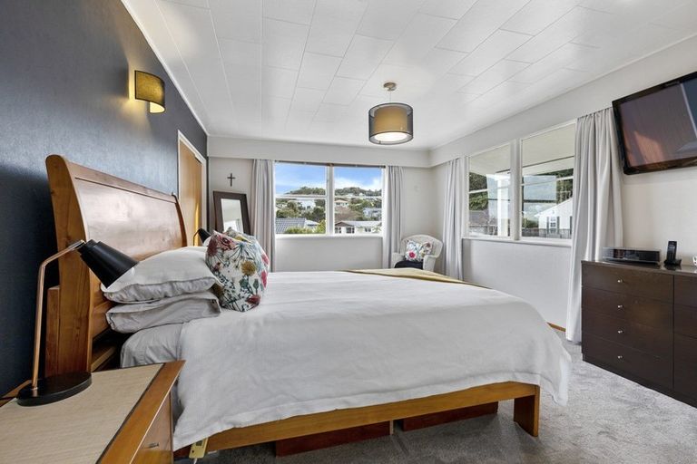 Photo of property in 1 Clematis Grove, Maungaraki, Lower Hutt, 5010