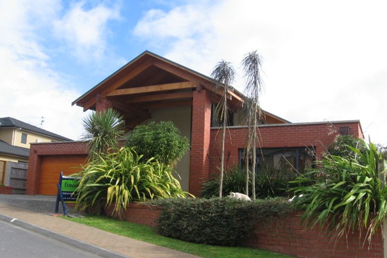 Photo of property in 25 Summit Road, Fairfield, Lower Hutt, 5011