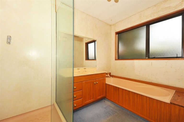 Photo of property in 52 Apsley Drive, Avonhead, Christchurch, 8042