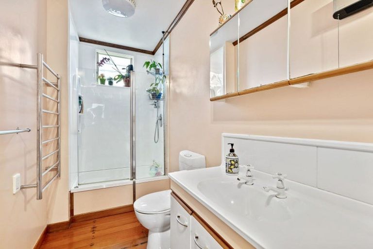 Photo of property in 14 Donald Street, Regent, Whangarei, 0112