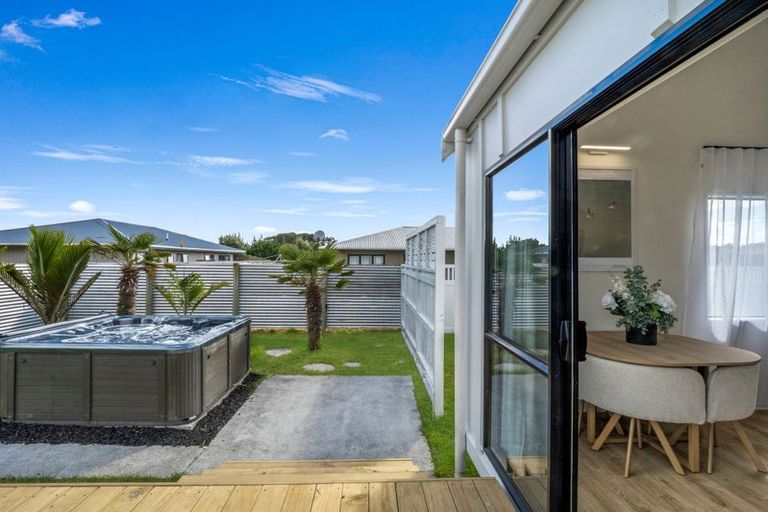 Photo of property in 15 Waitai Street, Castlecliff, Whanganui, 4501