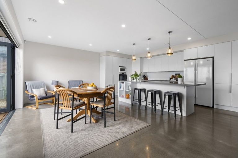 Photo of property in 67 Ruapehu Drive, Fitzherbert, Palmerston North, 4410