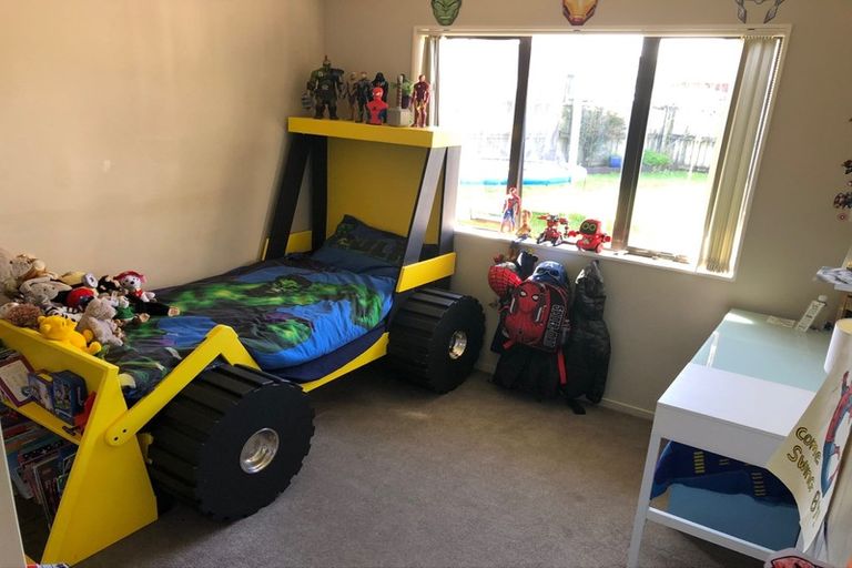 Photo of property in 20 Breaker Grove, Waiuku, 2123