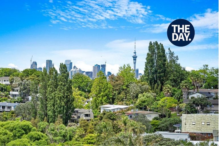 Photo of property in 2/63 College Road, Northcote, Auckland, 0627