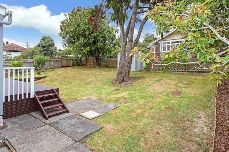 Photo of property in 19 Evans Road, Glen Eden, Auckland, 0602