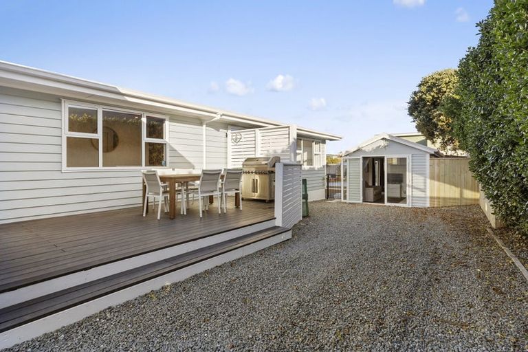 Photo of property in 3 Terrace Road, Titahi Bay, Porirua, 5022