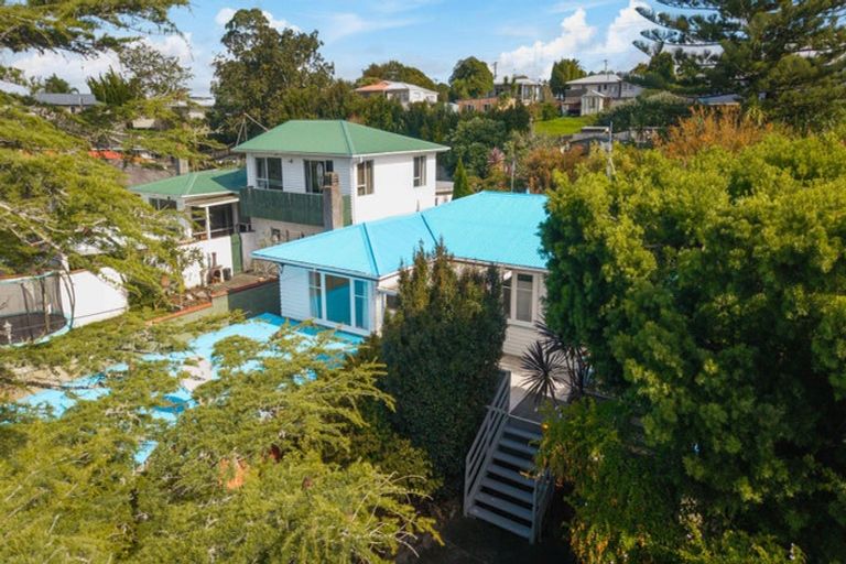 Photo of property in 25 Lowtherhurst Road, Massey, Auckland, 0614