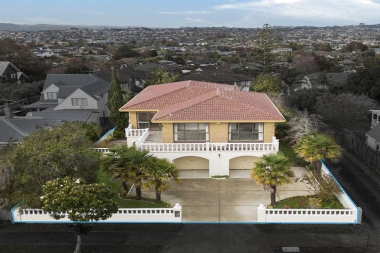 Photo of property in 44 Bradbury Road, Botany Downs, Auckland, 2010